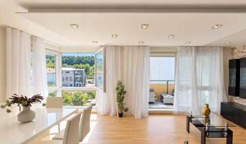 NADŠTANDARDNÝ 3 IZBOVÝ BYT PRI HISTORICKOM CENTRE BANSKÁ BYSTRICA