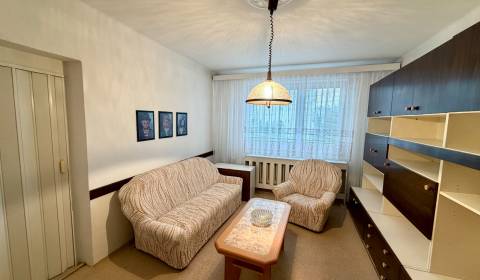 NA PREDAJ 3 - IZB. BYT s LOGGIOU, SENICA, PALÁRIKOVA UL.