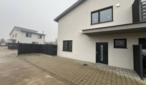 PREDAJ – Novostavba 4-izbového rodinného domu v dvojdome, Pl. Mikuláš 