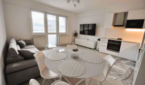 Svetlý 2 izbový byt - 57 m², s loggiou v Petržalke, lokalita: Háje