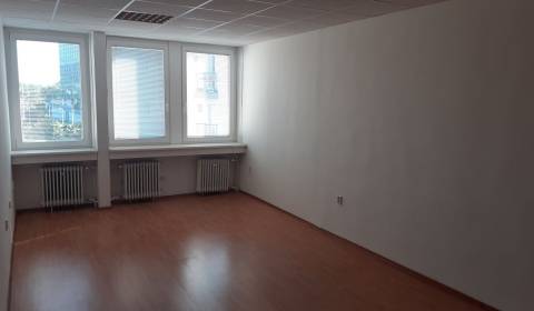 Klimatizovaná kancelária 30 m2 pri POLUS-e na Pluhovej ul.