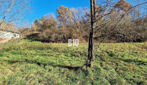 Rozľahlý, slnečný pozemok 2777m2 - Bytča