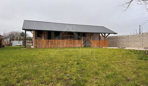 Rodinný mobilný domček v Pribete – skvelé miesto na oddych, rekreáciu 