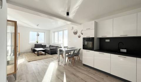 NA PRENÁJOM 2i byt s veľkou terasou+parking, 58 m2, TN - Kožušnícka
