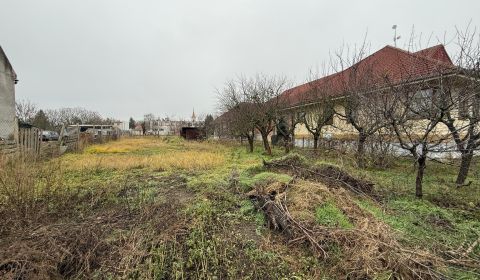Na predaj pozemok na výstavbu Rodinného domu Čalovec !