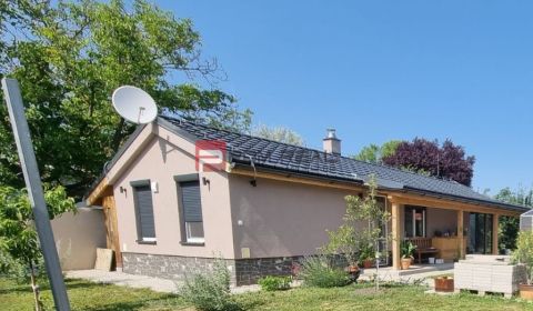 Pozemok 355 m2 so stavebným povolením malý bungalov Marianka
