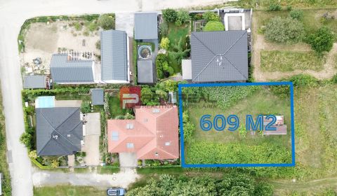 Rovinatý ideálny stavebný pozemok 848 m2 Marianka