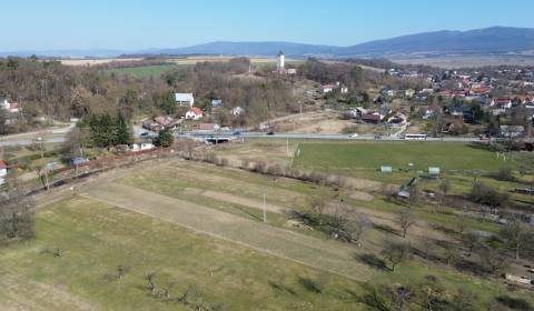 Svinica - veľký stavebný pozemok 1335 m2 pre 2 rodinné domy.