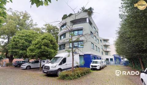 Prenájom 16,25m2 kancelárie | ul. Radlinskeho |Pieštany