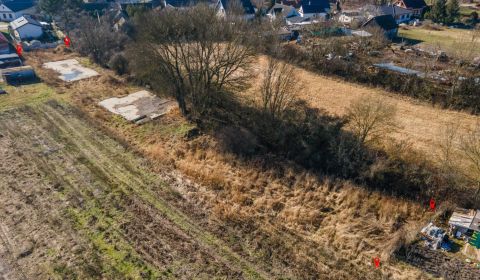 I Predaj Pozemok s projektom a základmi – 3 jednotky