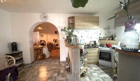  MH284- Na predaj útulný 4 izbový rodinný dom v Komárne!