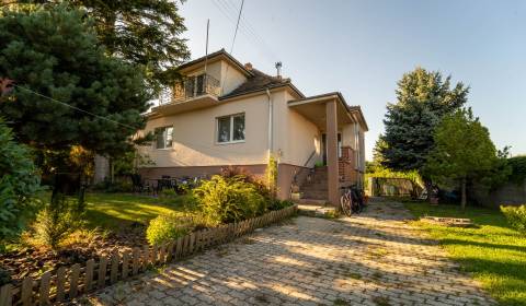 Na predaj rodinný dom s rozľahlým pozemkom 1788m2 MODRA