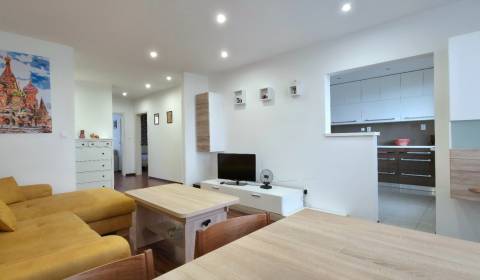 SLOVREAL na predaj 3 izbový byt, 80 m2
