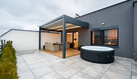 ALL INCLUSIVE – 3i s TERASOU (44m²) – Trenčín, Kožušnícka