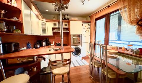 Hollého ulica - 3 izb. byt s balkónom