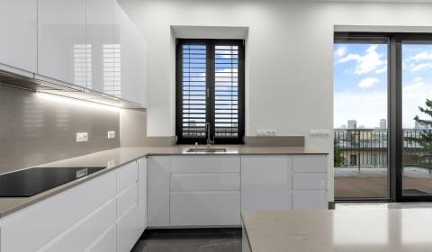 NUERA︱Lukratívny 4-izbový byt na prenájom v Starom Meste