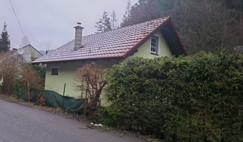 Na predaj dom v obci Hronec – bývanie v srdci prírody