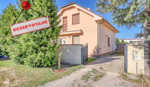  REZERVOVANÉ 5 izbový poschodový drevodom v obci Cífer