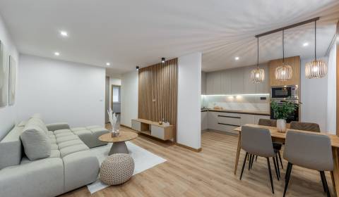 MICHALOVSKÁ:  moderný 3 izb. byt. REKONŠTRUKCIA, ZARIADENIE, LOGGIA. 