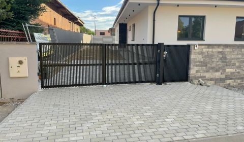 Ponúkame na predaj 4izb rodinný dom v štandarde v obci Radava