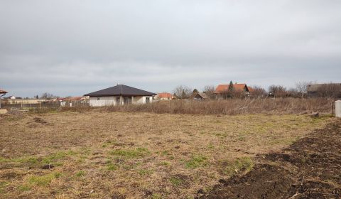 Ponúkame na predaj pozemok v obci Rastislavice