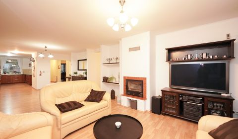 Moderný 4‑izb. bungalov s veľkorysou záhradou a garážou v Kvetoslavov