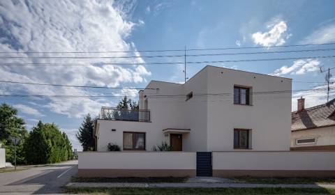 5 i nadštandardný rodinný dom s výhľadom na jazero - Trnovec n/Váhom 