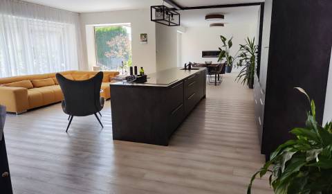 Predaj rodinného domu v Kalinove – moderné bývanie s veľkým dvorom