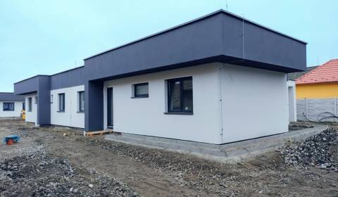 Novostavba 4-izbového rodinného dvojdomu v obci Žihárec