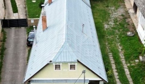 Zachovalý rodinný dom v obci Adamovské Kochanovce na predaj