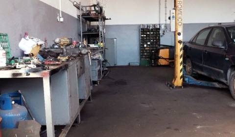 Prevádzková budova-AUTOSERVIS na predaj vo Veľkých Úľanoch