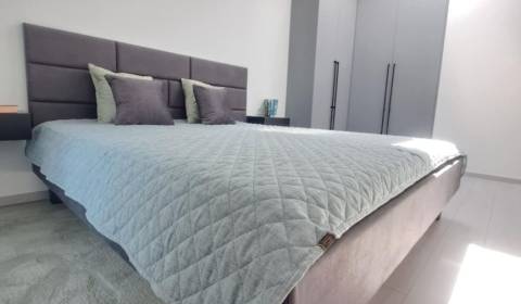 SKOLAUDOVANÉ! Novostavba 2-3 izbových bytov s pozemkom Richtárske pole