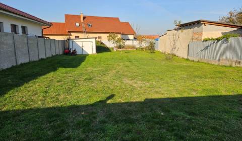 NOVÁ CENA !!  Atraktívny stavebný pozemok, obec Jakubov, 676 m