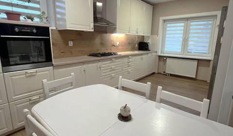 Dvojpodlažný 5i RD pri Dunajskej Strede, 55 min od BA