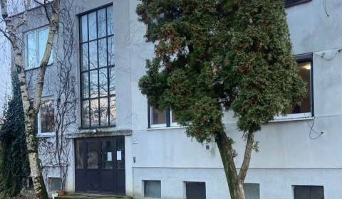  Na predaj  3i byt s vlastnou garážou neďaleko Šale