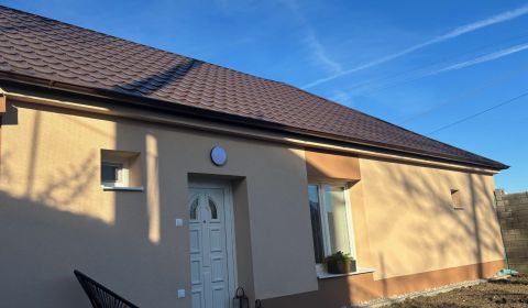 Do 31.8. Cena 195.000,- EUR - RD 3 izb. Blatné 