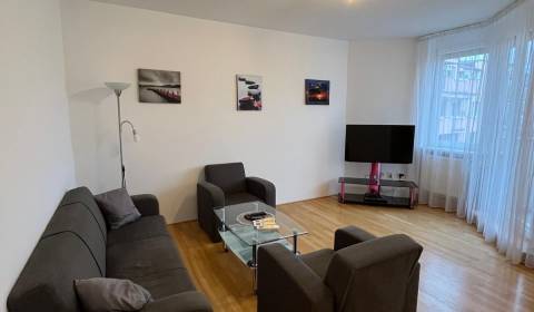 3i byt staršia novostavba, garáž, pivnica, Staré Mesto