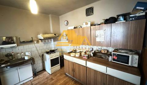 Predám tehlový rodinný dom v obci Dvory nad Žitavou