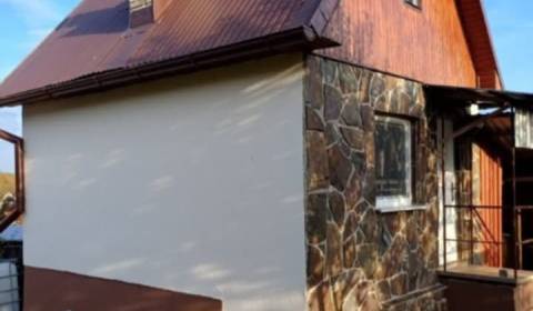 Murovaná chata s peknou záhradkou v Pozdišovciach