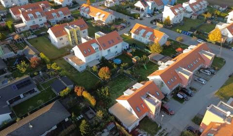 Svetlý 2i byt + 200 m² záhrada | Biely Kostol