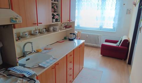 Na predaj veľkometrážny 3 izbový byt Žarnovica