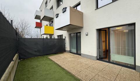 Novostavba 2 izbový byt s terasou a garážovým parkovacím miestom Nitra