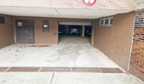 Garáž na Grosslingovej ulici