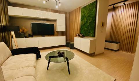 Slnečný 2i byt s balkónom v Ružinove, Trnávka