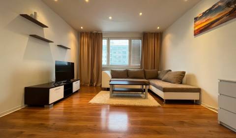 Prenájom zrekonštruovaného 3-izbového bytu – Hájik, Žilina