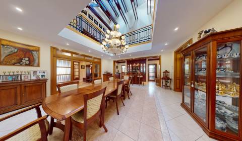 Veľkometrážny dom s wellness, bazénom