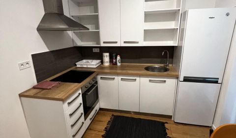 Prenájom - MODERNÝ 2 izbový byt s parkovacím miestom