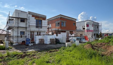 Moderný 4-izbový RD (typ A1) s pozemkom, terasou a výhľadmi – Ľubotice