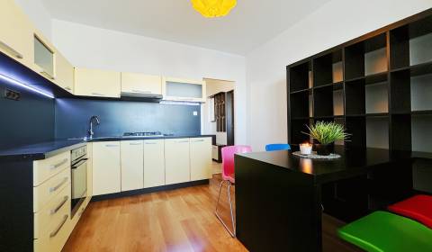 Prenájom, dvojizbový byt, centrum, Žilina. Exkluzívne RIQ