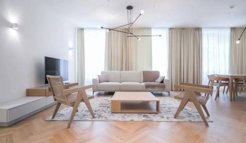 Štýlový 3-izbový apartmán na prenájom v historickom centre Bratislavy